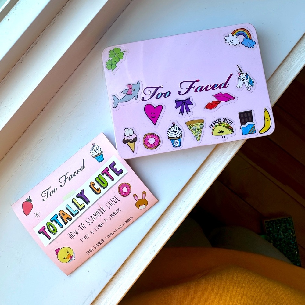 Too Faced Totally Cute eyeshadows palette